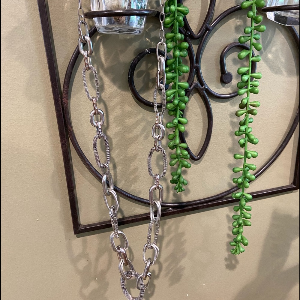 Silver chain link necklace